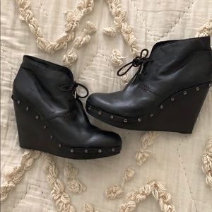 Dr.Scholl's Aviator Lace up Wedge Boot